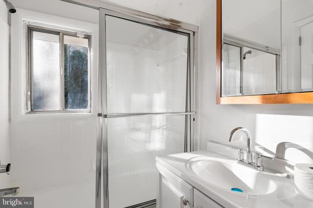 45 E LAKE DR, Annapolis, MD 21403