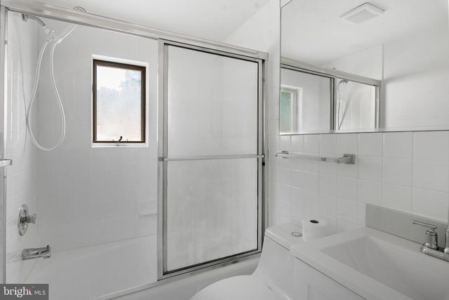 45 E LAKE DR, Annapolis, MD 21403