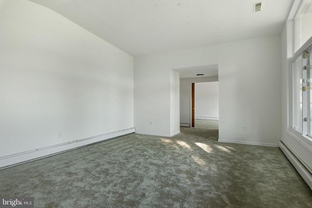 45 E LAKE DR, Annapolis, MD 21403