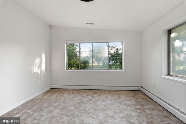 45 E LAKE DR, Annapolis, MD 21403