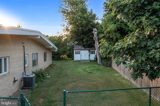 45 E LAKE DR, Annapolis, MD 21403