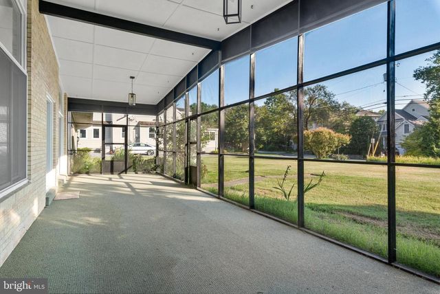 45 E LAKE DR, Annapolis, MD 21403