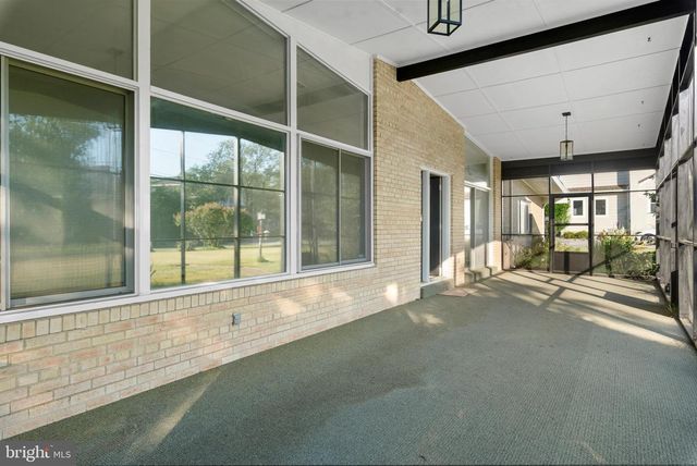 45 E LAKE DR, Annapolis, MD 21403