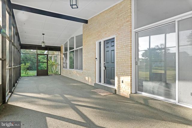 45 E LAKE DR, Annapolis, MD 21403