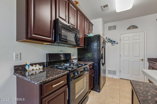 197 Melanie Way 709, Manahawkin, NJ 08050