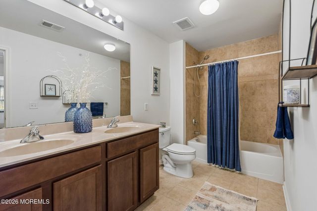 197 Melanie Way 709, Manahawkin, NJ 08050