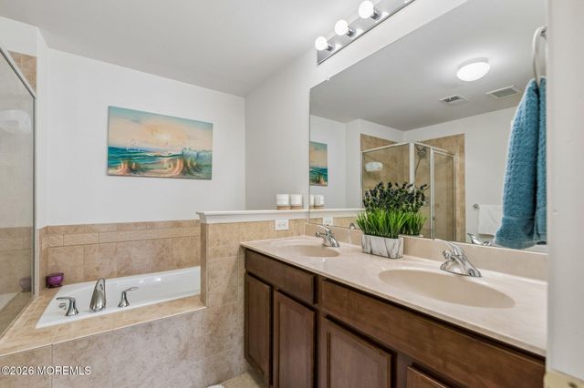 197 Melanie Way 709, Manahawkin, NJ 08050