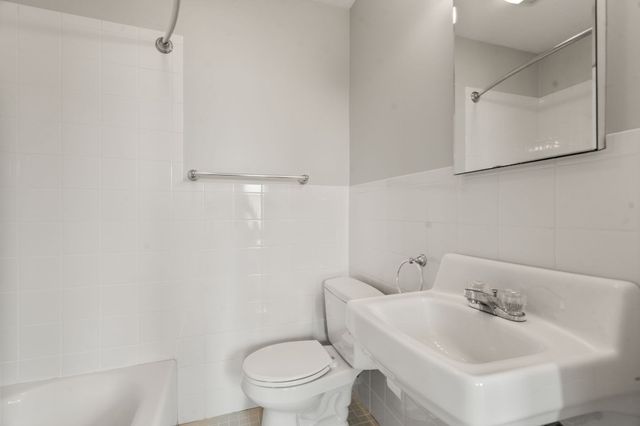 61 Thatcher St 5A, Brookline, MA 02446