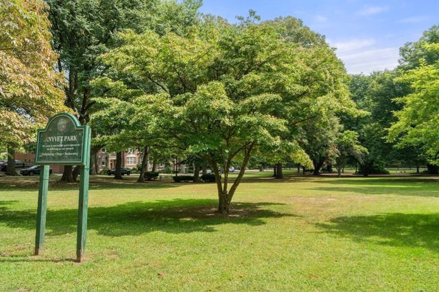 61 Thatcher St 5A, Brookline, MA 02446