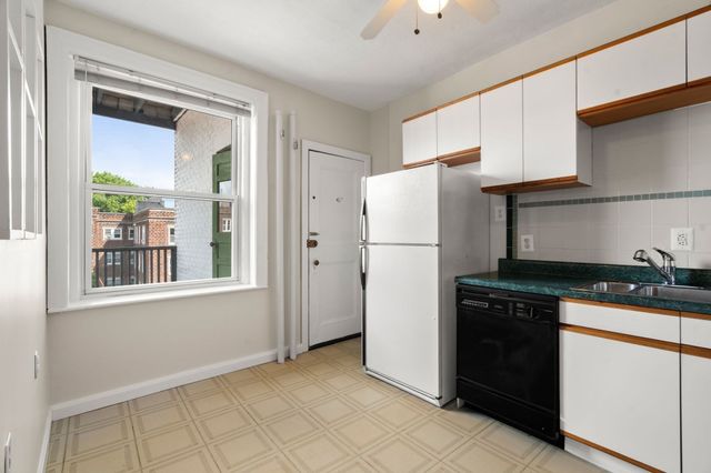61 Thatcher St 5A, Brookline, MA 02446