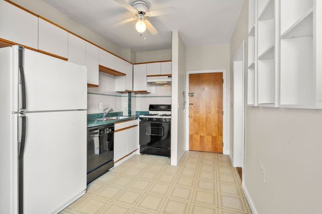 61 Thatcher St 5A, Brookline, MA 02446