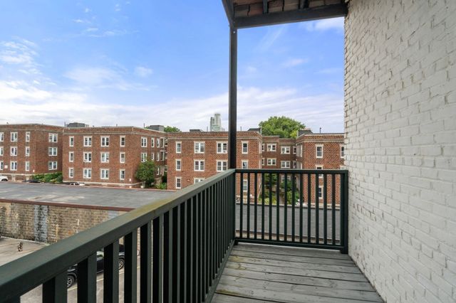 61 Thatcher St 5A, Brookline, MA 02446