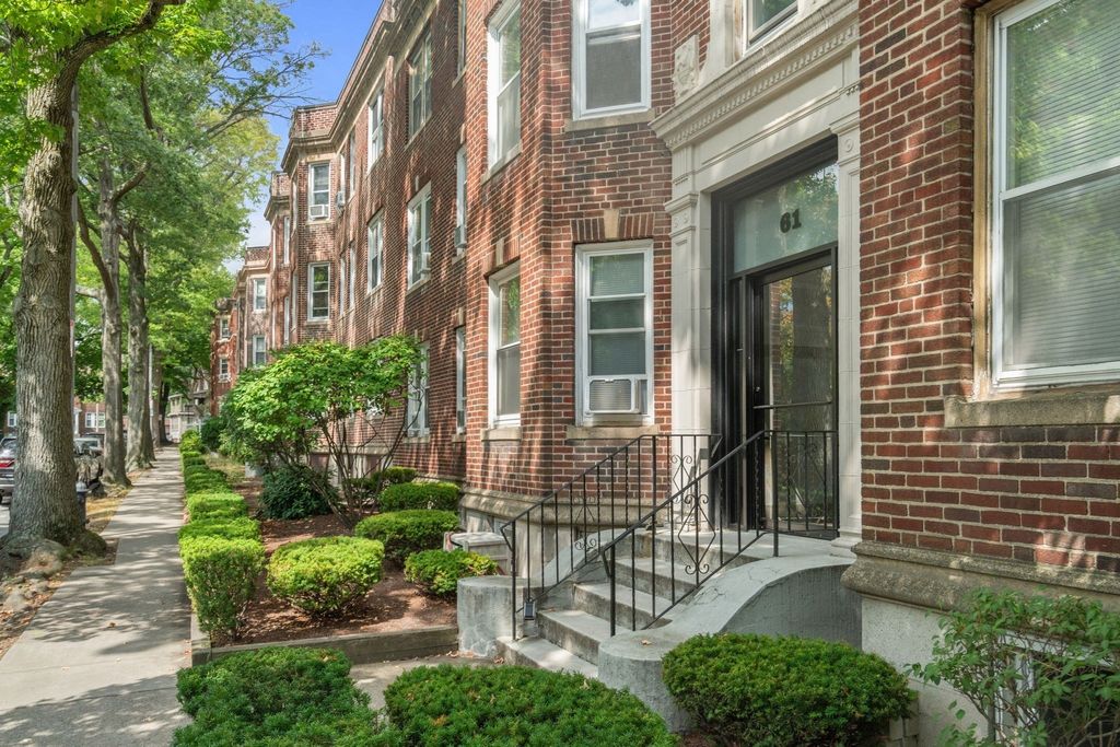 61 Thatcher St 5A, Brookline, MA 02446