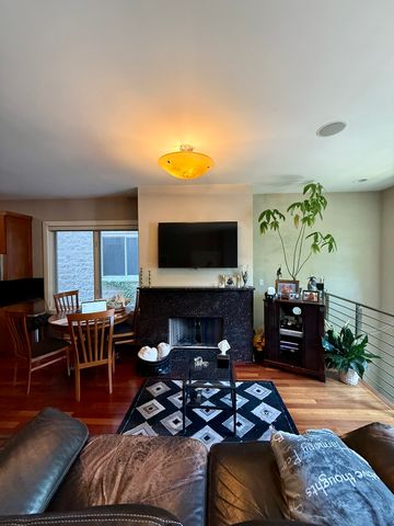 1621 W Le Moyne Street 1W, Chicago, IL 60622