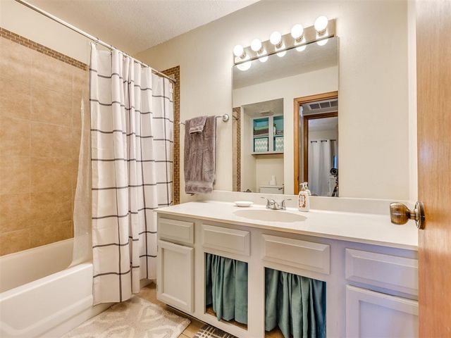 11421 Springhollow Road 1102, Oklahoma City, OK 73120