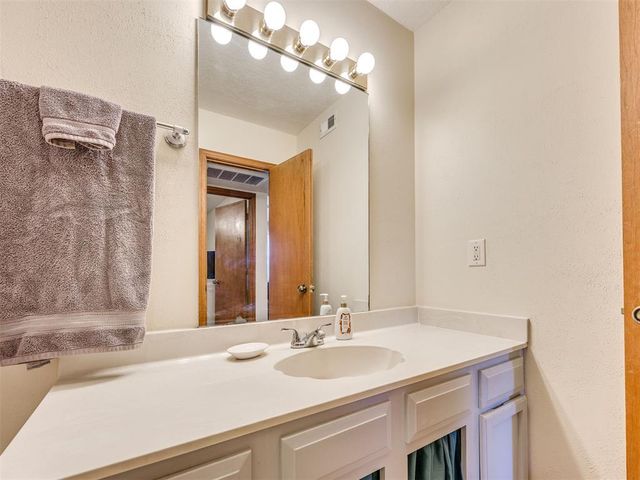 11421 Springhollow Road 1102, Oklahoma City, OK 73120