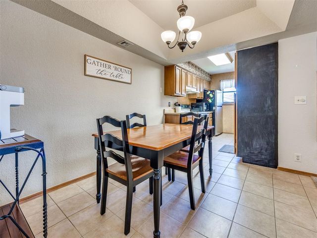 11421 Springhollow Road 1102, Oklahoma City, OK 73120