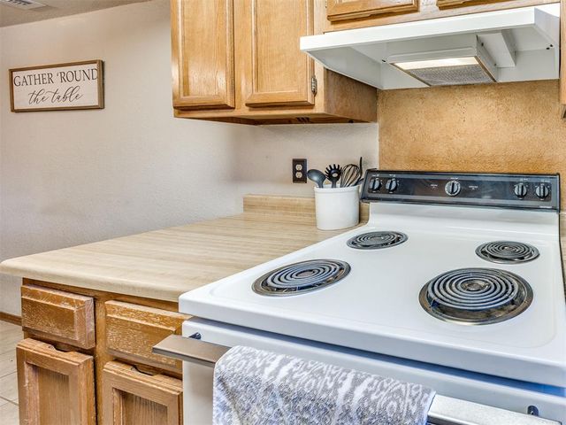 11421 Springhollow Road 1102, Oklahoma City, OK 73120