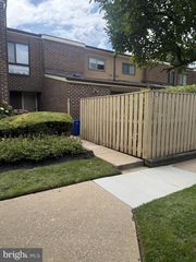 10 COBBLER CT #F, Baltimore, MD 21208