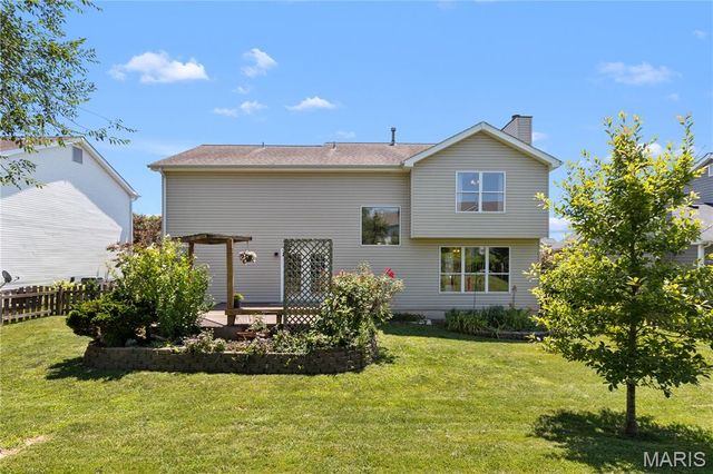 7385 Little Oaks Drive, O'fallon, MO 63368