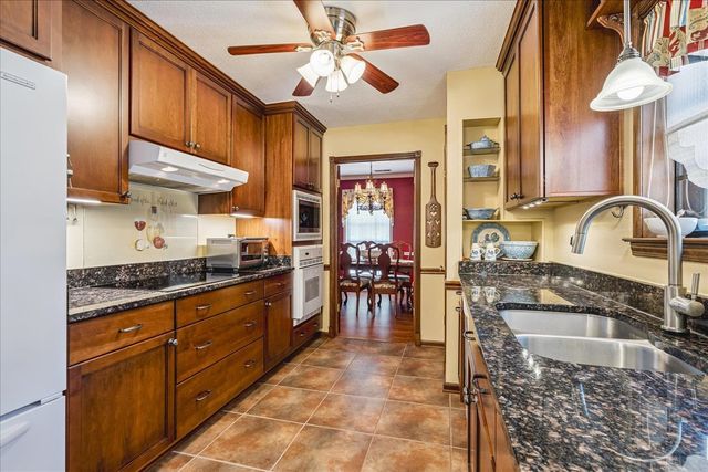 8453 FARRAH LN, Germantown, TN 38139