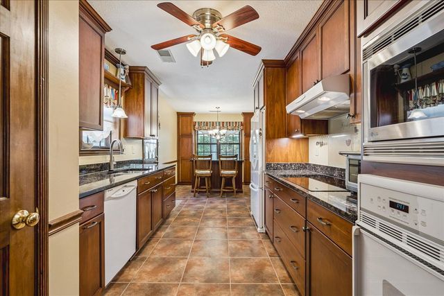 8453 FARRAH LN, Germantown, TN 38139