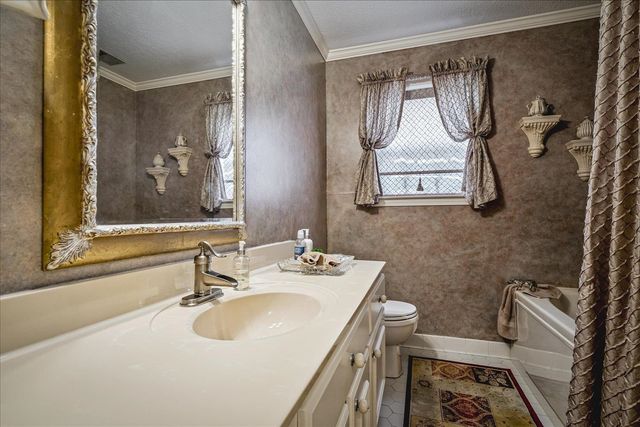 8453 FARRAH LN, Germantown, TN 38139