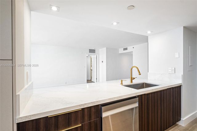 2000 Towerside Ter 1506, Miami, FL 33138