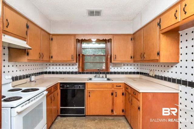 5858 S Montfort Road, Mobile, AL 36608