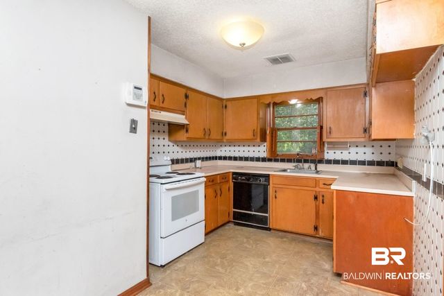 5858 S Montfort Road, Mobile, AL 36608
