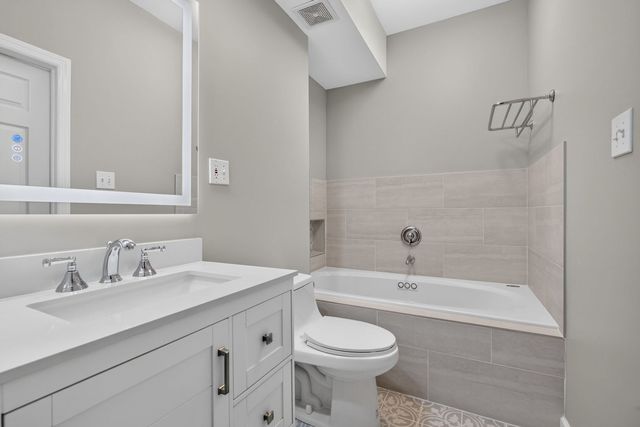 2136 W Evergreen Avenue 1B, Chicago, IL 60622