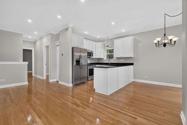 2136 W Evergreen Avenue 1B, Chicago, IL 60622