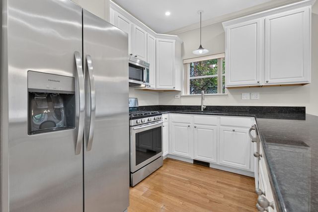 2136 W Evergreen Avenue 1B, Chicago, IL 60622