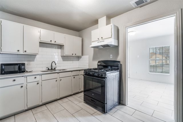 7909 Wanebe Drive, Dallas, TX 75235