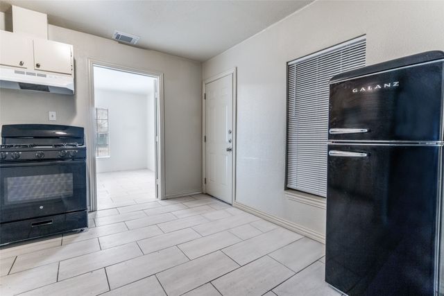 7909 Wanebe Drive, Dallas, TX 75235