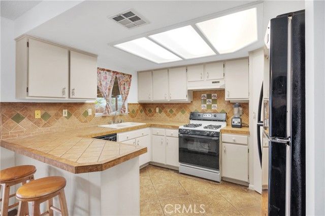 16173 Newmont, Lancaster, CA 93535