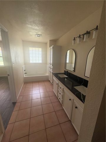 402 Santa Maria Ave, San Diego, TX 78384