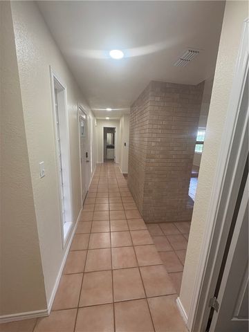 402 Santa Maria Ave, San Diego, TX 78384