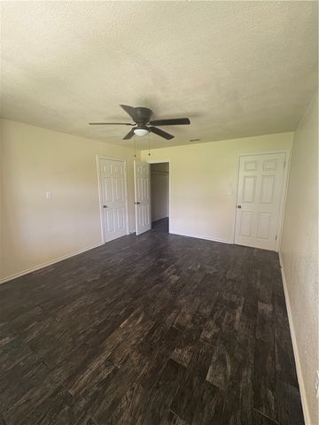 402 Santa Maria Ave, San Diego, TX 78384