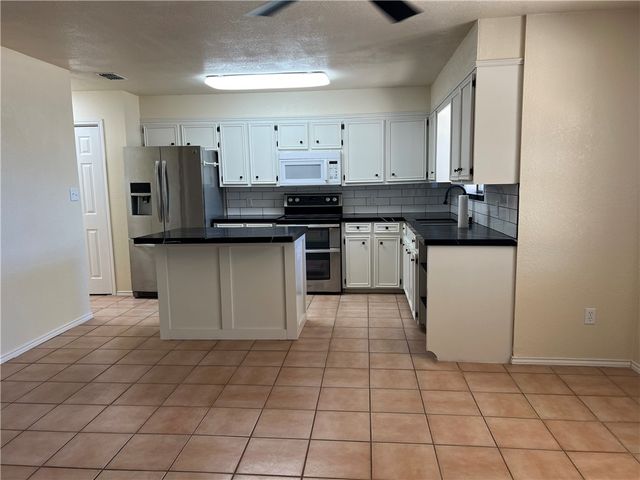 402 Santa Maria Ave, San Diego, TX 78384