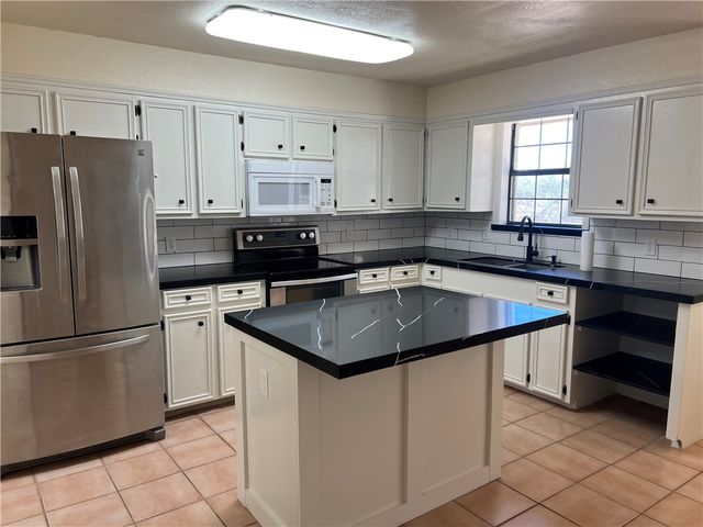 402 Santa Maria Ave, San Diego, TX 78384