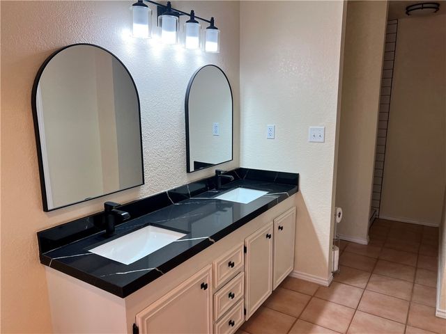 402 Santa Maria Ave, San Diego, TX 78384