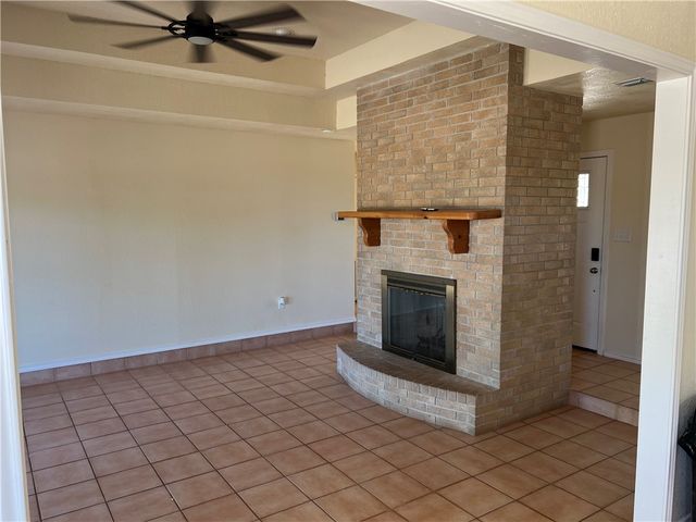 402 Santa Maria Ave, San Diego, TX 78384