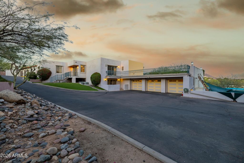 Image 104 of property listing at 2131 E BETHANY HOME Road, Phoenix, AZ 85016