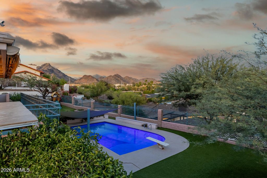 Image 112 of property listing at 2131 E BETHANY HOME Road, Phoenix, AZ 85016