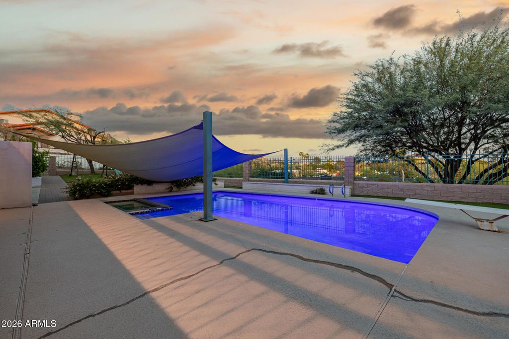 Image 118 of property listing at 2131 E BETHANY HOME Road, Phoenix, AZ 85016