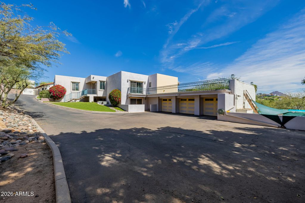 Image 121 of property listing at 2131 E BETHANY HOME Road, Phoenix, AZ 85016