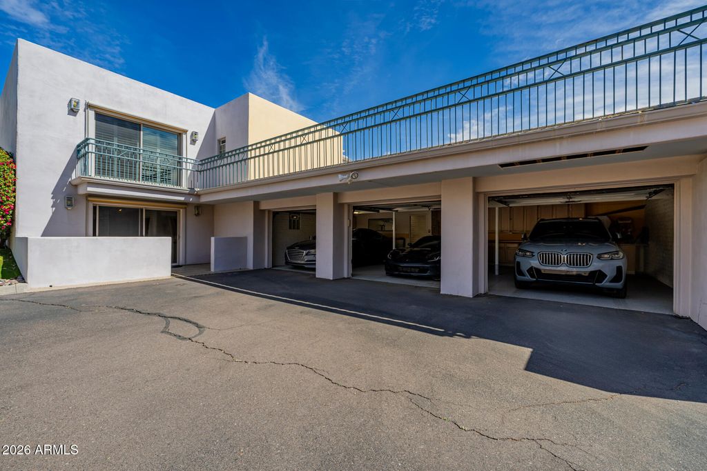Image 122 of property listing at 2131 E BETHANY HOME Road, Phoenix, AZ 85016
