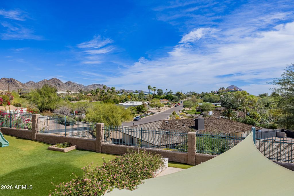 Image 130 of property listing at 2131 E BETHANY HOME Road, Phoenix, AZ 85016