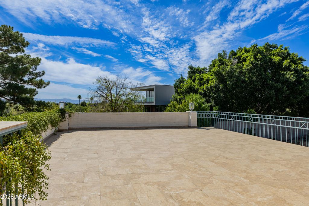 Image 131 of property listing at 2131 E BETHANY HOME Road, Phoenix, AZ 85016